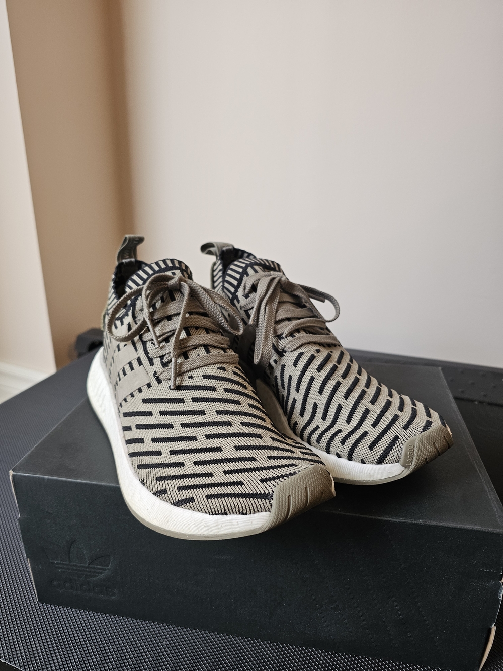 Adidas NMD R2 Primeknit - Picture 6 of 9